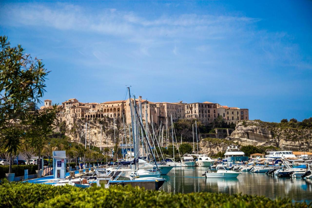 All'Angolo Della Torre トロペーア エクステリア 写真
